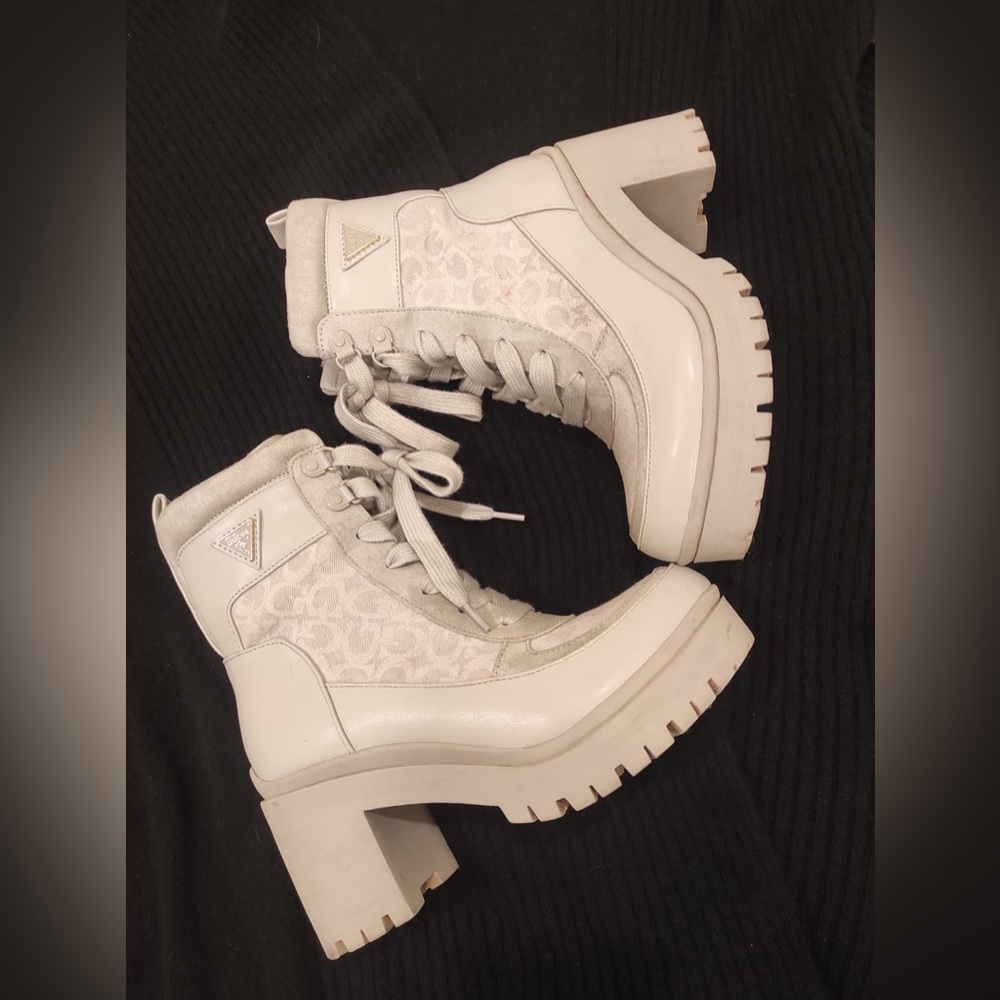 Guess leather ankle boots with platform sole, size 6M